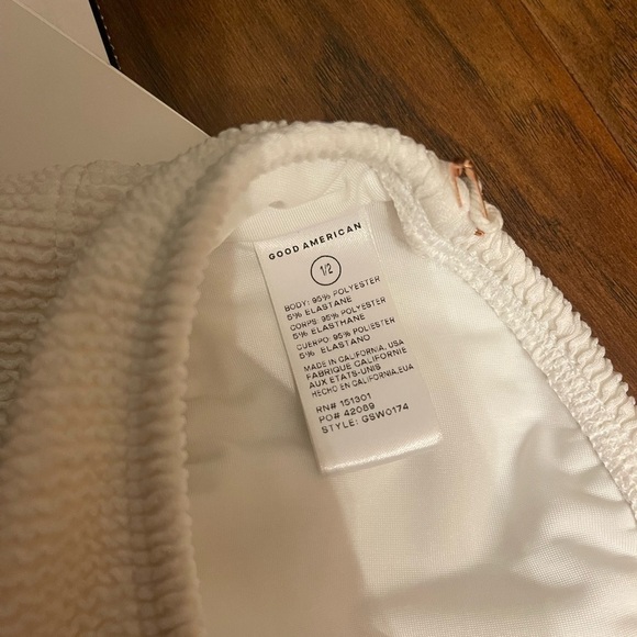 NWT Good American Ribbed Bandeau Swim Top Size 1/2 - Picture 2 of 4